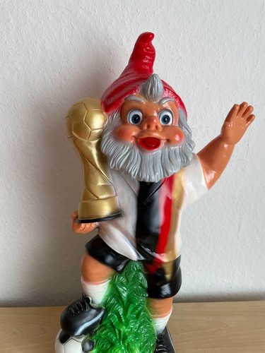 Gartenzwerg mit pokal - mit, fußball