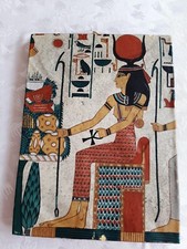 Nefertari Grab, Majolika-Fliese,  Isis am Opfertisch