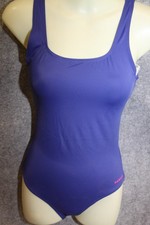 SPORTLICHER BADEANZUG