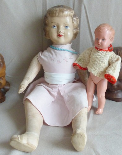 Alte puppe mit stoffkörper - puppe,