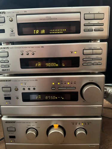 Onkyo 911 amplifier 711 - onkyo, amplifier,c-711