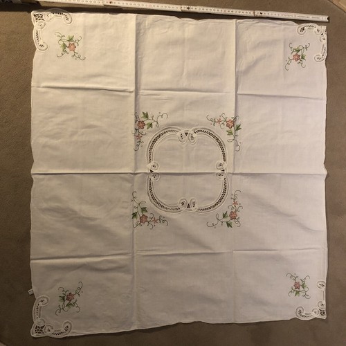 Tischdecke durchbrochen