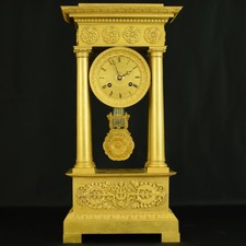 Prunkvolle Signierte Portal Uhr Bronze Feuervergoldet um 1830