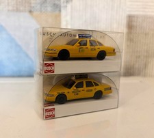 Busch Ford Crown Victoria NYC Taxi 49022 u. Yellow Cab 49023