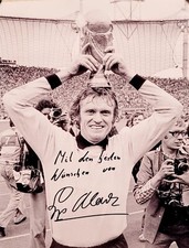 GROSSES BAYERN FOTO SIGNIERT VON SEPP MAIER !!! SEPP MAIER MIT WM POKAL , TYP 2