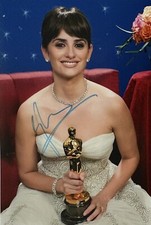 Penelope Cruz signiert Foto