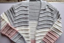 Cardigan Strickjacke mit Kapuze hellgrau/wollweiß/rosa Größe M
