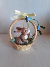 Goebel Jahreshase Hase im Körbchen 2005 Limitierte Ausgabe Porzellan