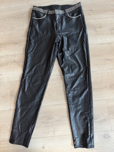 Schwarze kunstlederhose mit - kunstlederhose,