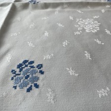 schöne ältere Tischdecke