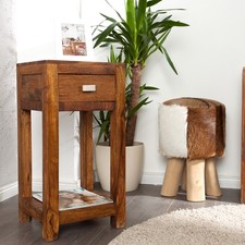 Massiver Beistelltisch