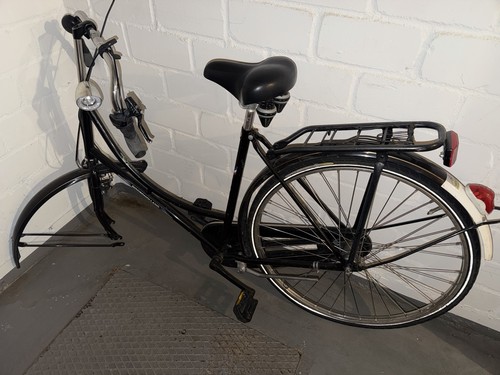 Schwarzes damenfahrrad - damenfahrrad, /