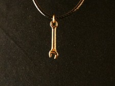 Maulschlüssel Anhänger mit Kette 24 Karat Vergoldet Gold Werkzeug Werkstatt