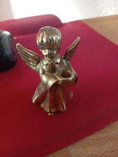 kleiner hübscher Engel