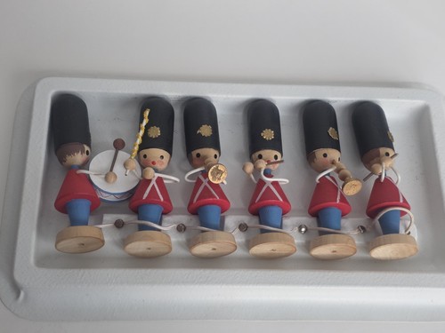 Carved red wooden marching - , 6