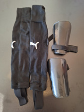 Schwarze Fußballstutzen Puma und Schienbeinschoner Kind, 6 Jahre