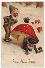 AK Neujahr,   Zwerg versteckt sich unter Fliegenpilz, Zwerg neben Pilz