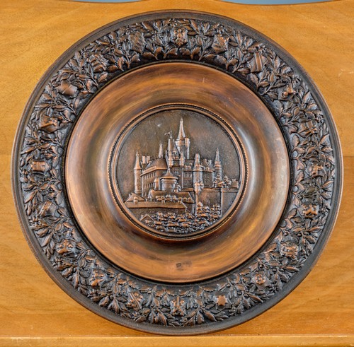 Vintage wandteller mit schloß - wandteller,