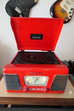 Crosley Radio mit Plattenspieler im Retro-Design im Stil der 50er Jahre