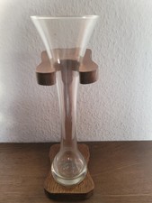 Antikes Kutscherglas im braunen Holzständer