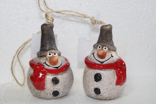 Niedliches schneemann paar - niedliches, schneemann-paar