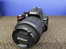 NIKON D5100 DSLR-Kamera mit 18-55mm Objektiv Kit - Ideal für Anfänger