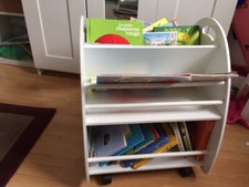 bücherregal kinder mit rollen