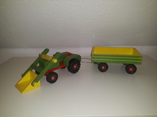 Traktor mit schaufel und - mit,