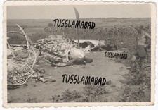Flugzeug Wrack Soldat Technik Foto aus dem 2 WK