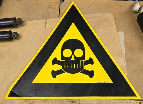 Ddr schild totenkopf grosse - ddr,