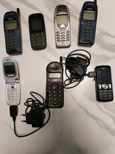 7 mal alte Handys. 4mal Nokia