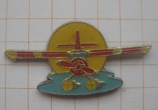 CAMEL / PROPELLER FLUGZEUG   .........................Zigaretten Pin (164h)