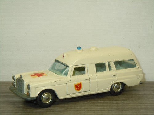 Mercedes binz ambulance - ambulance,