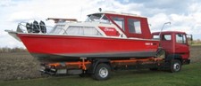 Motorboot mit Transport-LKW, Kajütboot Fjord 24, Diesel, Z-Antr., 8 m x 2,5 m