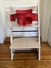 Weißer Tripp Trapp Kinderstuhl mit Kleinkind Vorrichtung