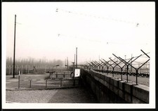 Fotografie Berlin-Reinickendorf, Berliner Mauer, Todesstreifen mit Panzersperre 