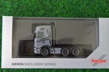 Herpa Scania CS20 HD 6x4 Zugmaschine nardograu mit schwarzen Schwedenkreuz, 1:87