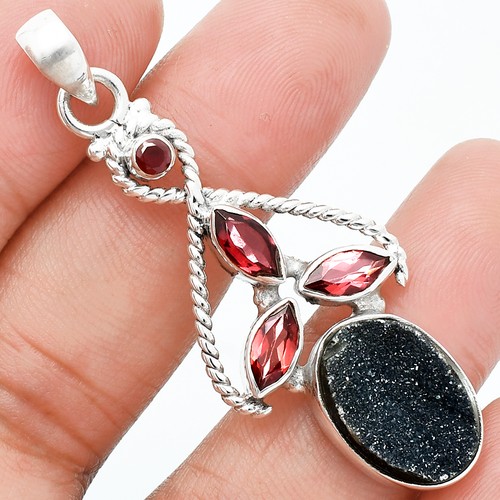 Schwarzer druzy granat - &,