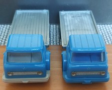 Wiking 446/1 2x International Harvester IH himmelblau Gitteraufbau fehlt