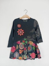 Desigual Mädchen Freizeitkleid Blumenmuster Applikationen Mehrfarbig Gr. 104