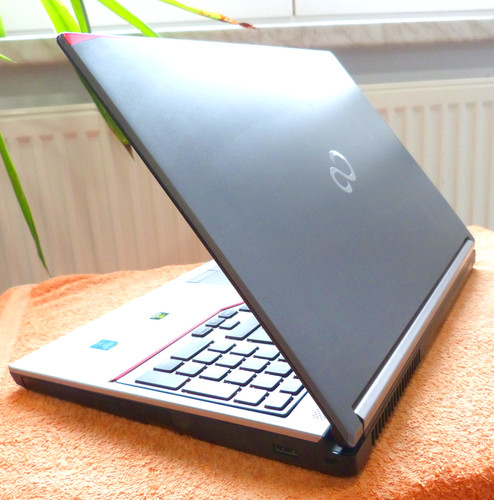 Fujitsu h730 elite - elite, workstation