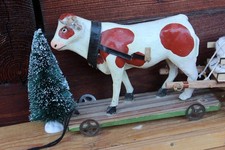 Antike Kuh aus Holz auf