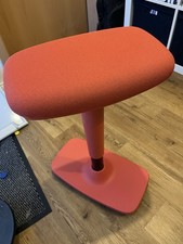 NEUWERTIG: Höhenverstellbarer/Drehbarer Büro Pendelhocker In Korallenrot