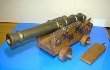 Kanone...Messing...auf Holzlafette...schwere Ausführung