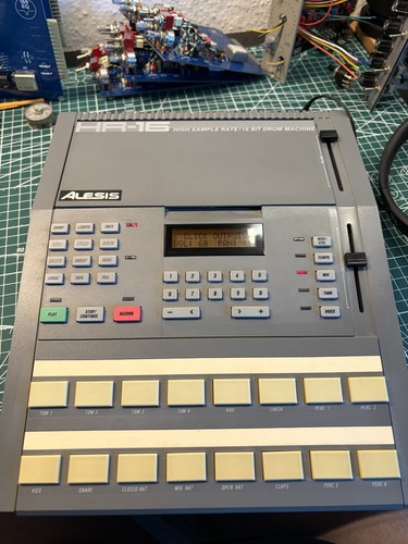 Alesis drumcomputer - hr, 16