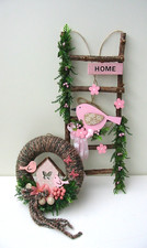 Holzleiter und Türkranz