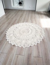 Handgefertigter Häkelteppich