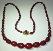 VINTAGE ART DECO CHERRY AMBER BAKELITE NECKLACE - MARBLED BEADS - 87 GRAMM