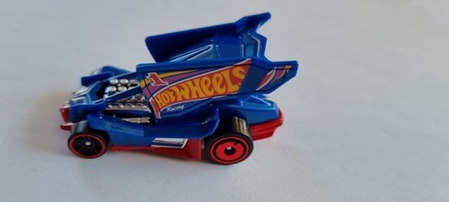 2022 hot wheels dirty outlaw - hot,