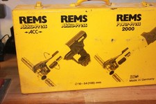 REMS Power press 2000 Presszange für Fittinge mit verschiedenen Pressbacken